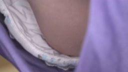 【貧乳×巨乳×アイドル級美人新米ママ×2名】【赤ちゃん教室でビンビン乳首＆食い込みM字パンティー】