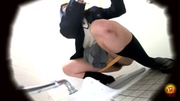 美少女JKの豪快おしっこ