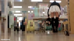 店員2人　パンツも乳首も