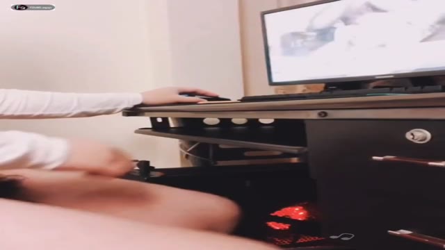 母親發現兒子 看毛片打飛機 親自給兒子 解決生理問題