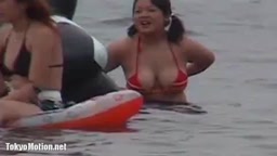 ムチムチ巨乳　海水浴