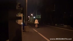 ストーカーが女子大生のオナニーをお手伝い