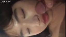 重磅福利最新超值珍藏颜值不错的妹子被灌醉后惨遭作者无套激射用打火机塞逼
