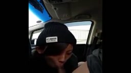個人撮影 かわいい彼女の車内フェラ