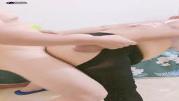 母子亂倫 兒子拉著媽媽 瘋狂抽插淫穴