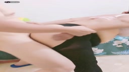 母子亂倫 兒子拉著媽媽 瘋狂抽插淫穴