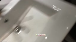 私房2021最新震撼发售迷奸19岁网红脸可爱学生党爆菊翻眼死猪玩弄