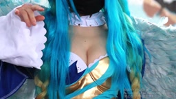 コスプレ 乳輪はみ出しヌーブラ越し乳首