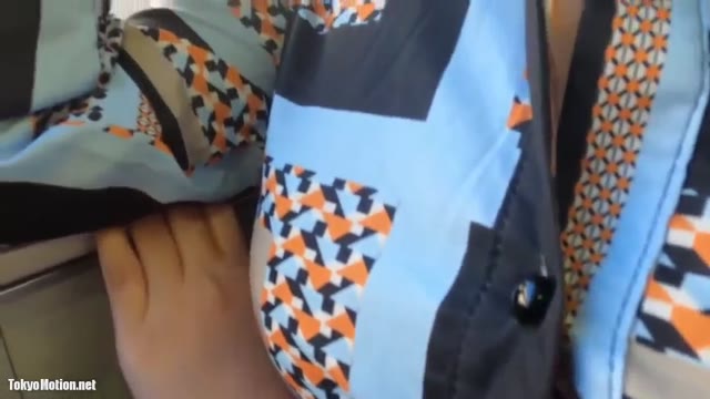 おっぱい痴漢9