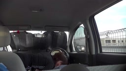 超美人OLが職場の屋上駐車場でレースクィーン姿