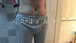 【AAlife】淫乱巨乳の母親が息子の下着を盗んで風呂場で性器を弄り、息子とのセックスを妄想する！